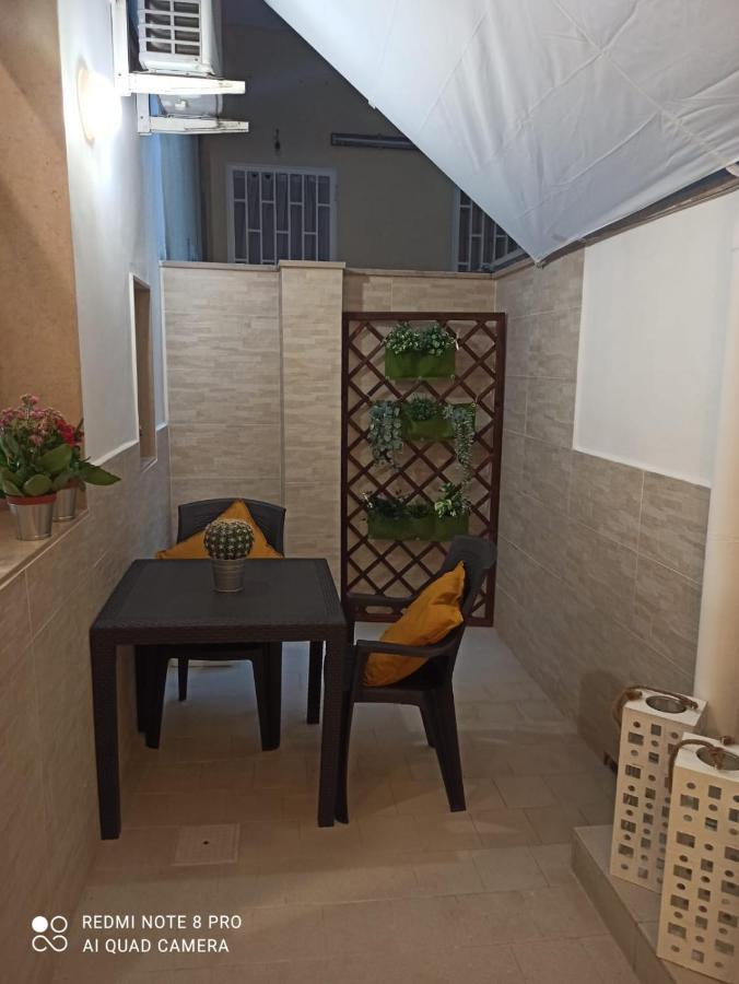 Appartamento Con Cortile A 30 Mt. Dal Mare Bari Exterior foto